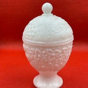 🍬Vintage Avon Pedestal Milk Glass Candy/ Trinket Dish With Lid